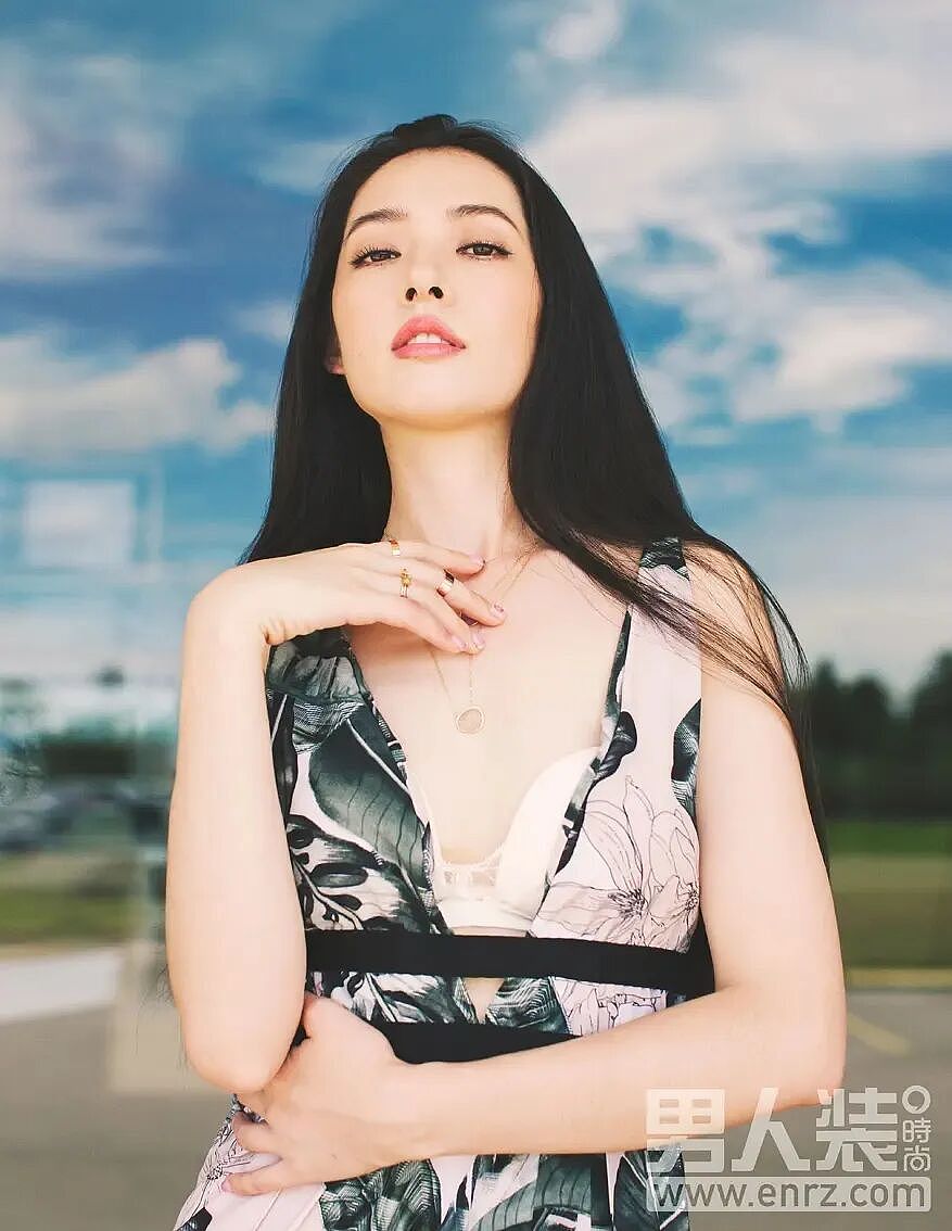 【美女】“南湘”郭碧婷写真露出事业线!肤白貌美大长腿性感撩人(组图) - 7
