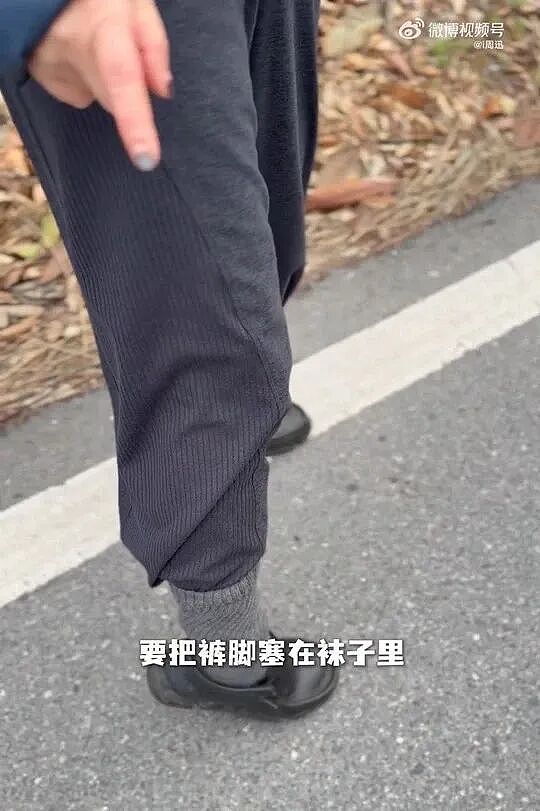 知名女星回老家，素颜提刀下地：这菜非常鲜甜（组图） - 4