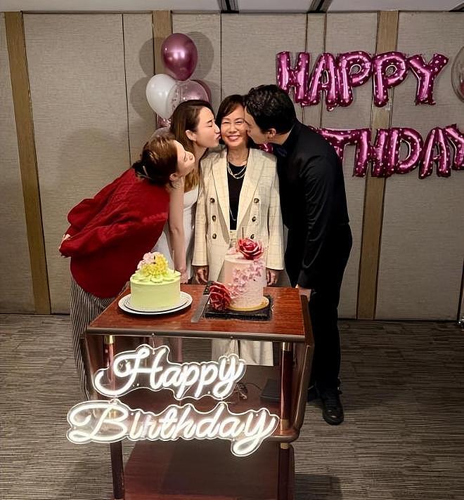 何超莲为母亲庆祝73岁生日，窦骁缺席，但娘家人来了不少（组图） - 4