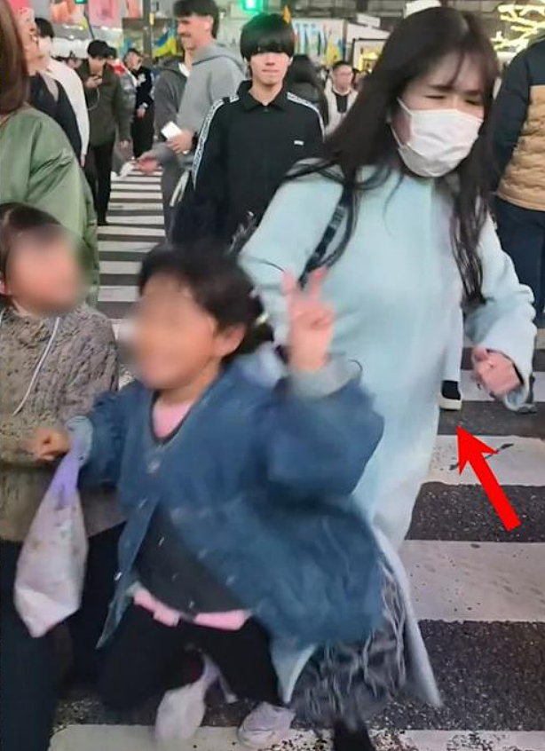 台湾女童在日本街头遭恶意撞击！“撞人族”疑似现身引热议（组图） - 1