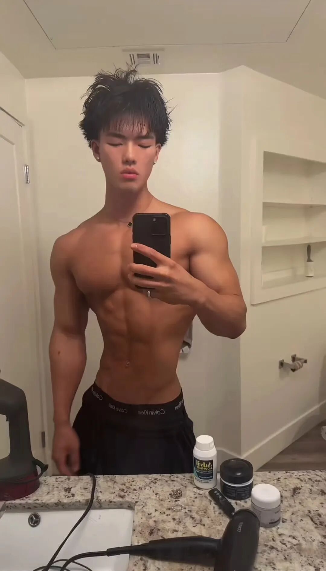 【帅哥】这位型男的低体脂肌肉身材,通讯录们看完直呼动力满满(组图) - 4