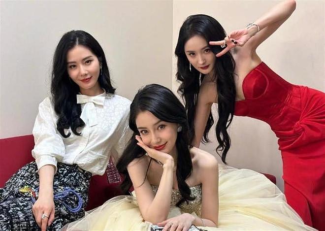 baby37岁生日合影照曝光，仅一位圈内密友到场，众多网红抢风头（组图） - 1