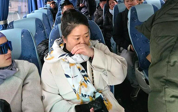 中国首批公民撤离伊朗画面曝光!18人先平安跨境,抵阿塞拜然(组图) - 2