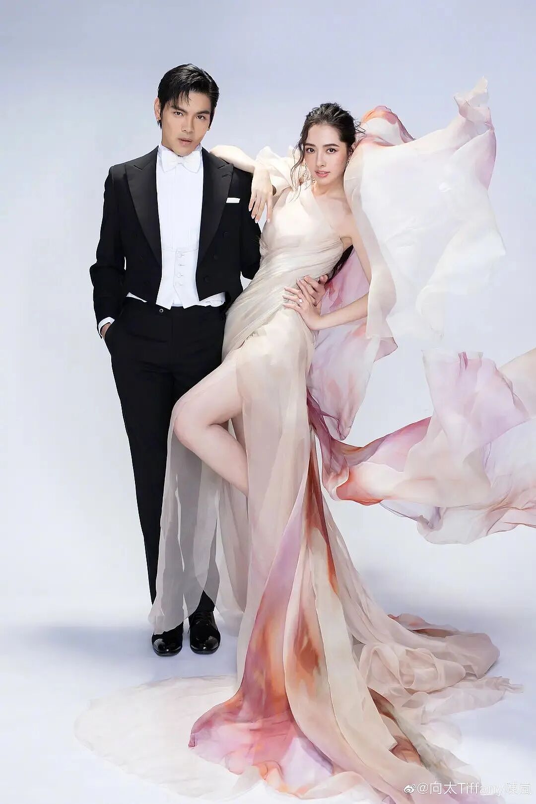 【美女】“南湘”郭碧婷写真露出事业线!肤白貌美大长腿性感撩人(组图) - 5