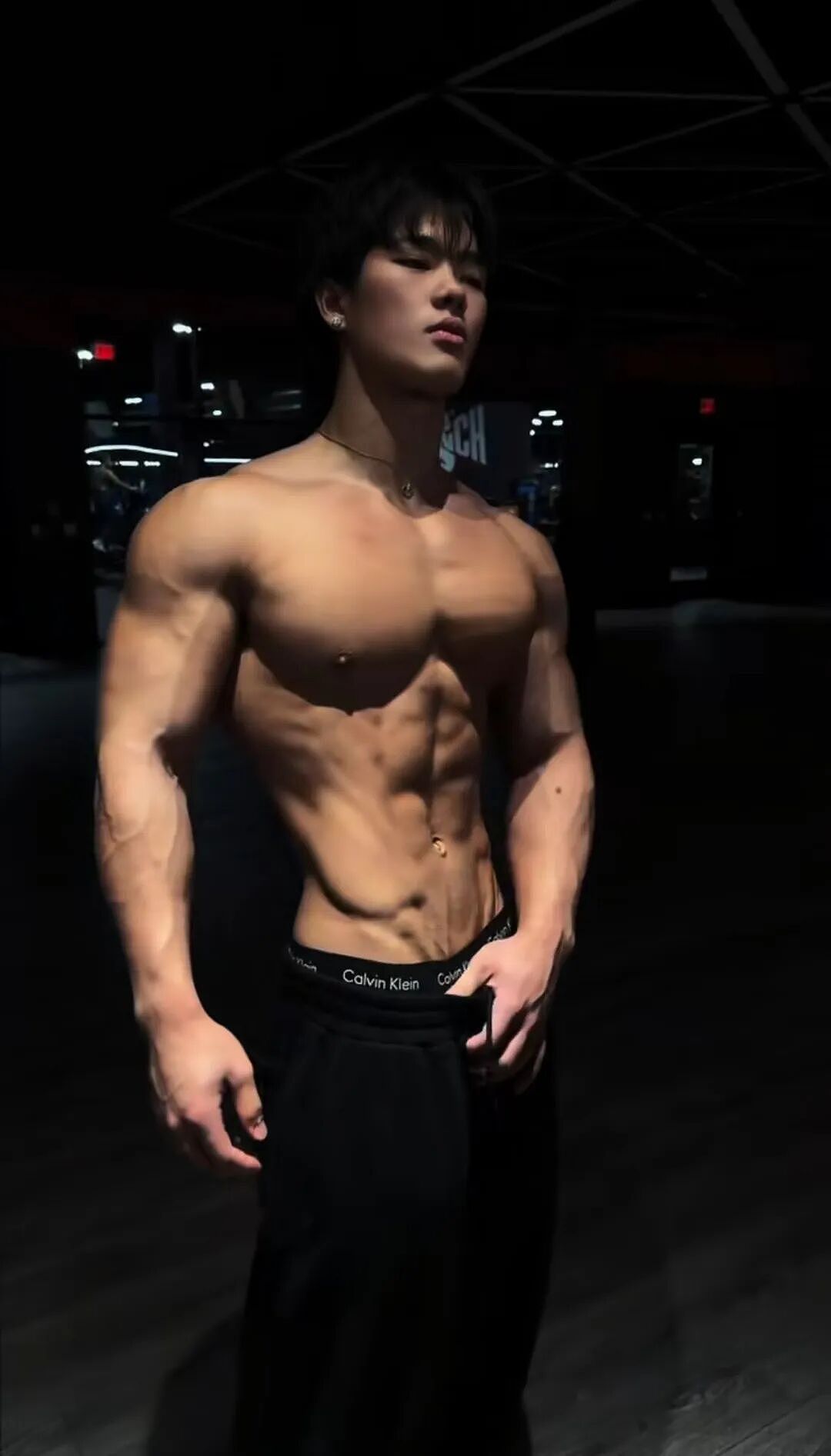 【帅哥】这位型男的低体脂肌肉身材,通讯录们看完直呼动力满满(组图) - 5
