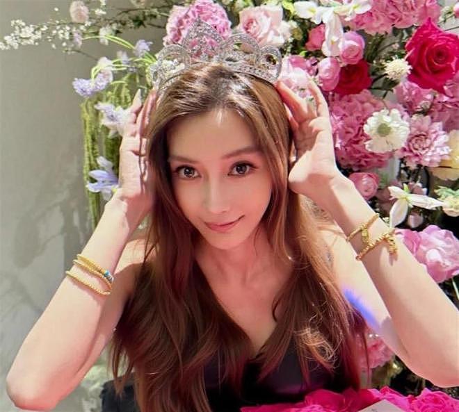 baby37岁生日合影照曝光，仅一位圈内密友到场，众多网红抢风头（组图） - 5