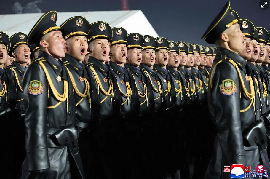 朝鲜未秀武器阅兵,金珠爱的“加冕彩排”(图) - 1