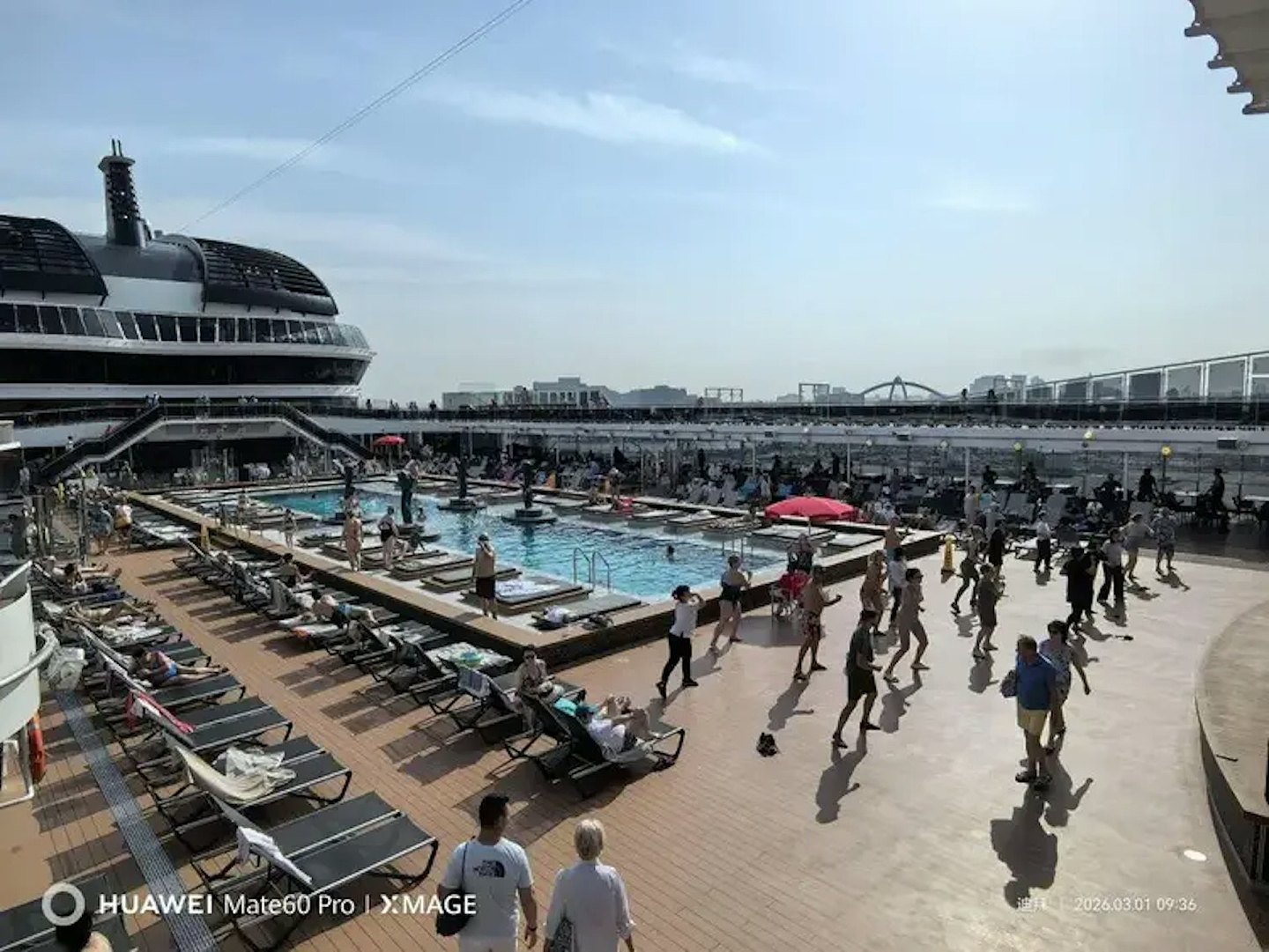 载5000人邮轮“MSC神女号”困杜拜！中国游客：听到战斗机轰鸣声（组图） - 5
