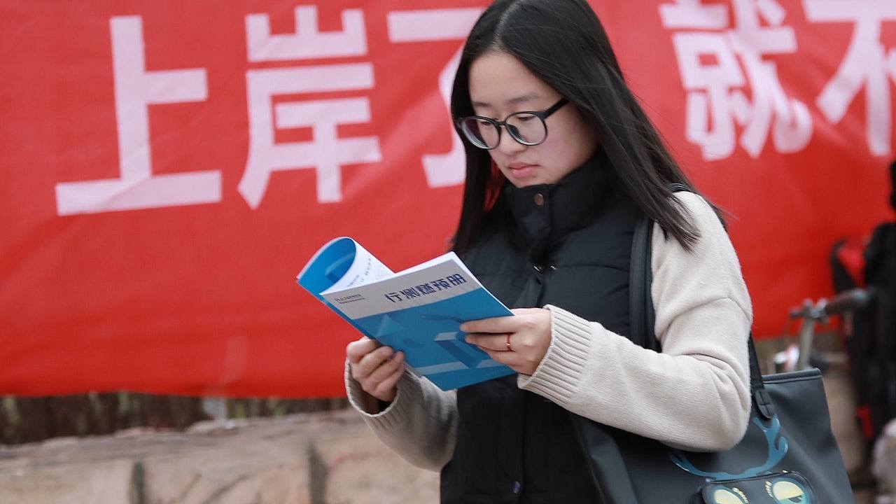 网上疯传!体制内躺平岗位排名引热议,官媒批:误导年轻人(图) - 1