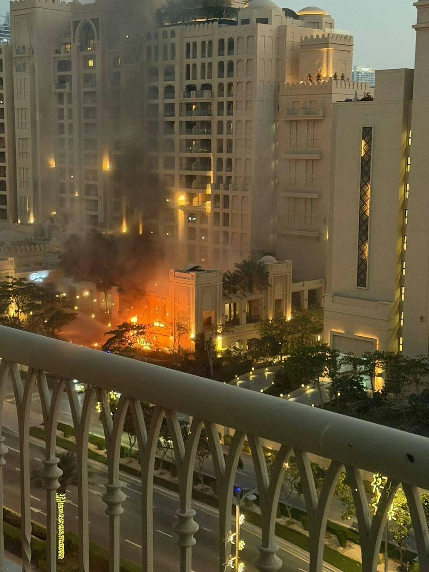 杜拜受袭！华女戴头盔颈枕打地铺，坦言：“炮弹打到家门口来了，我怕死...”（组图） - 5