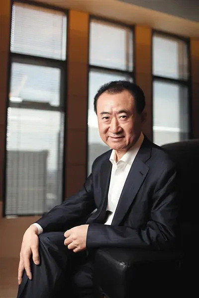 又卖了逾20亿！王健林卖光80座万达广场，昔日首富坠落凡间（组图） - 4