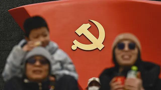 中国“两会”五大焦点：经济增速、“十五五”开局、科技自主、高层人事安排及国防预算（组图） - 1