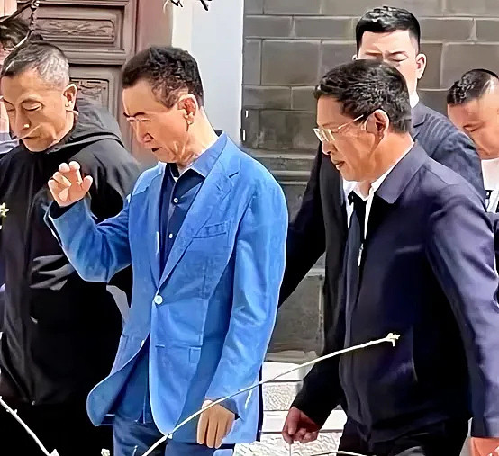 又卖了逾20亿！王健林卖光80座万达广场，昔日首富坠落凡间（组图） - 5