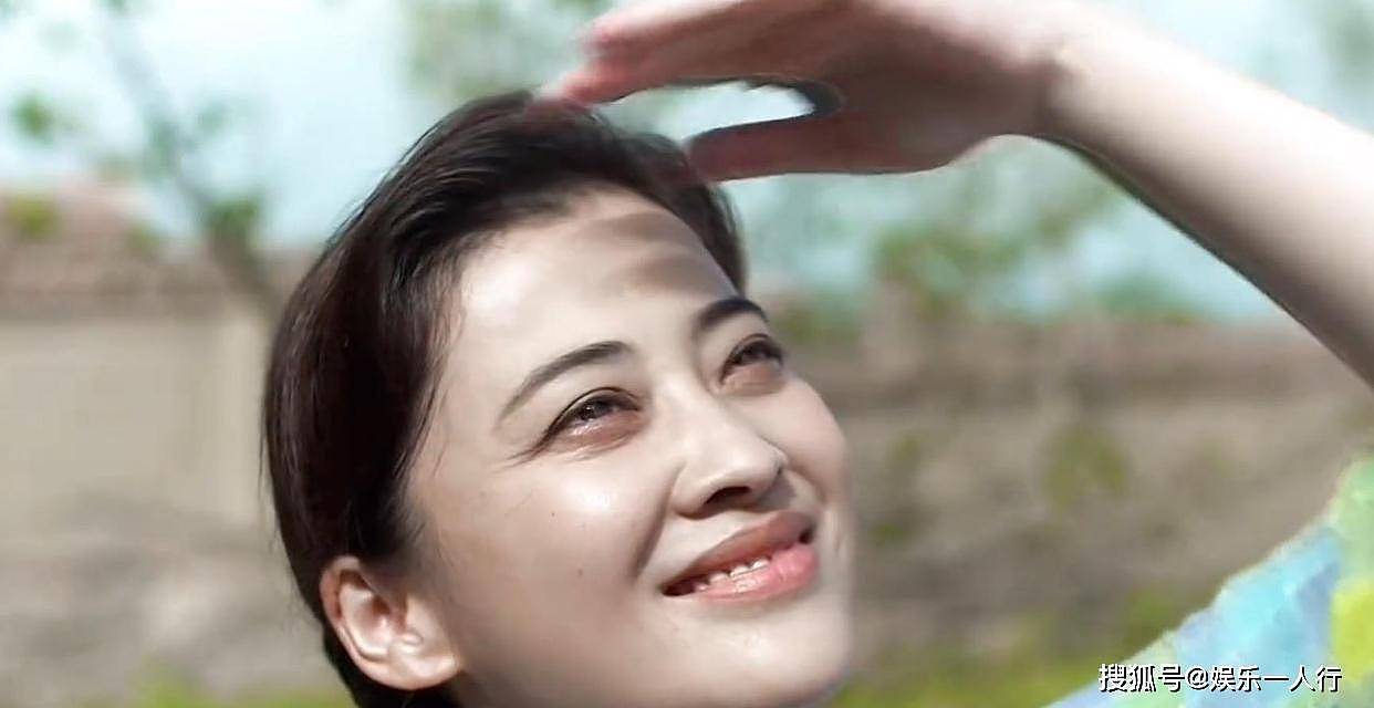 女演员长相有多重要!把28岁关晓彤和29岁孙千对比(组图) - 5
