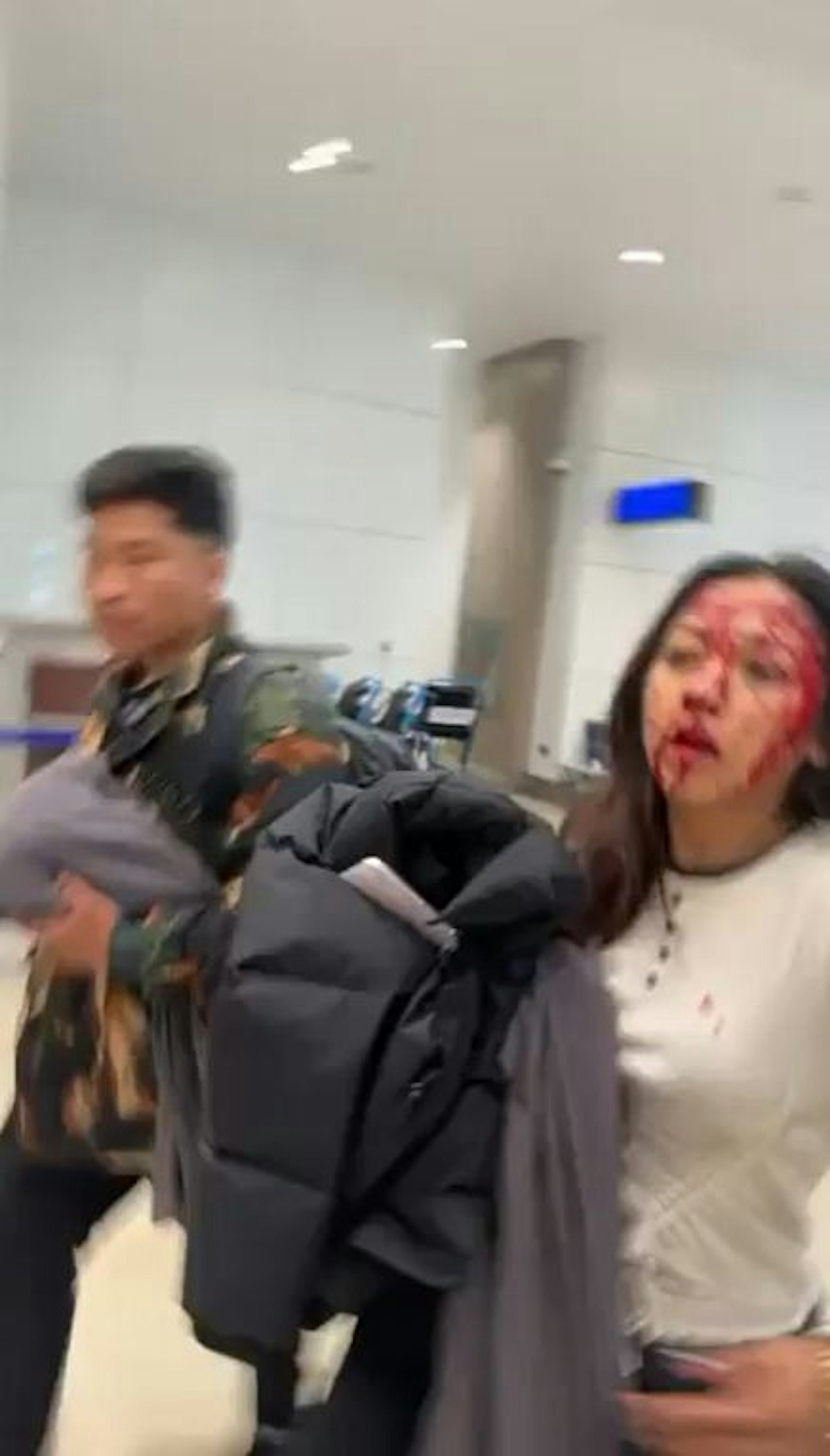 杜拜受袭！华女戴头盔颈枕打地铺，坦言：“炮弹打到家门口来了，我怕死...”（组图） - 9