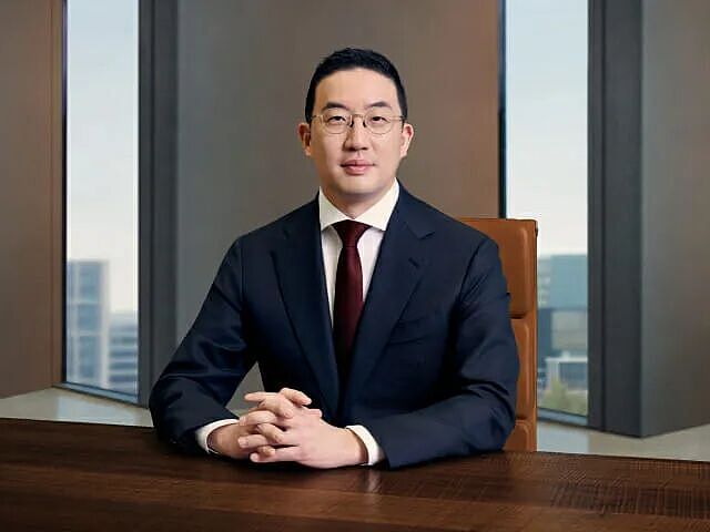 韩顶级财阀狗血内斗!养子接班疑抢会长遗孀数十亿遗产,妻女3人怒撕:他伙同生父骗我们!(组图) - 19
