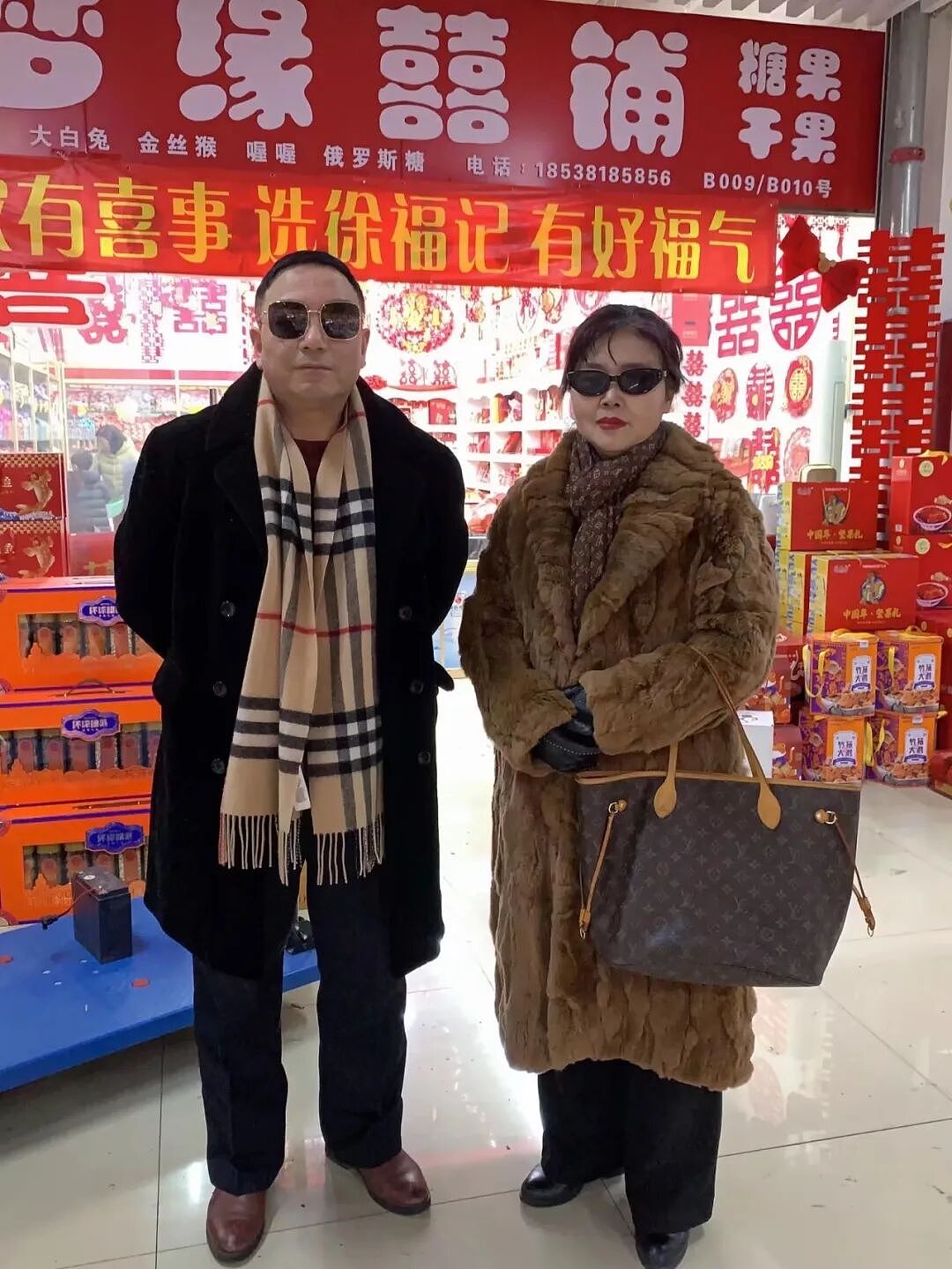 【情感】郑州“糖果店夫妻”拌嘴日常上热搜，300w人笑疯了：最好的爱情是一个愿闹一个愿哄（组图） - 5
