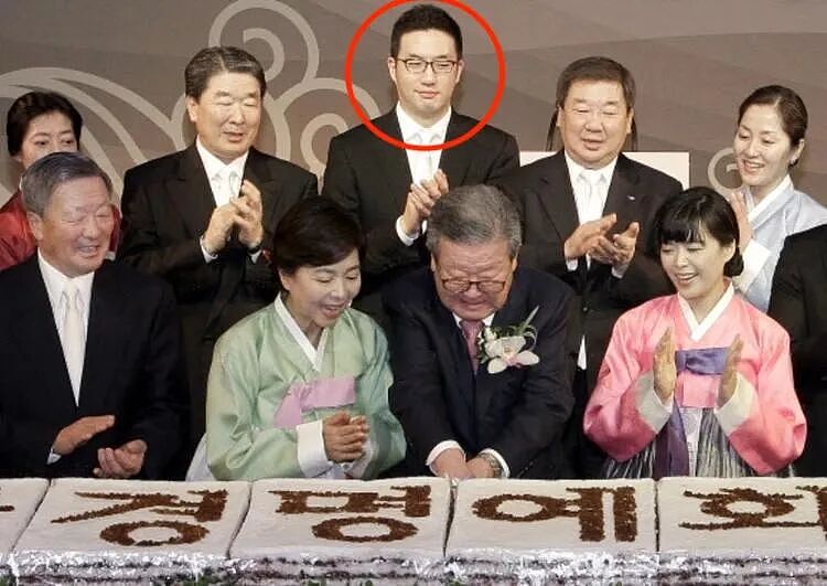 韩顶级财阀狗血内斗!养子接班疑抢会长遗孀数十亿遗产,妻女3人怒撕:他伙同生父骗我们!(组图) - 13