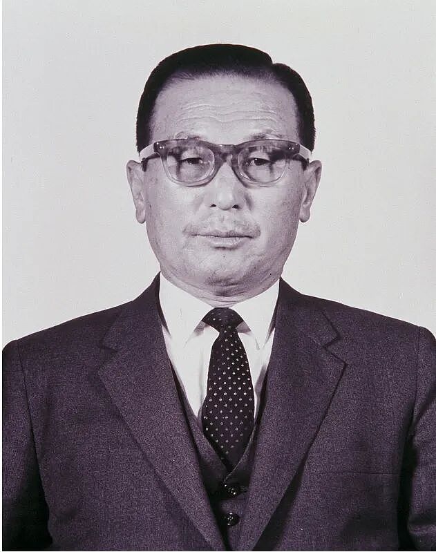 韩顶级财阀狗血内斗!养子接班疑抢会长遗孀数十亿遗产,妻女3人怒撕:他伙同生父骗我们!(组图) - 5