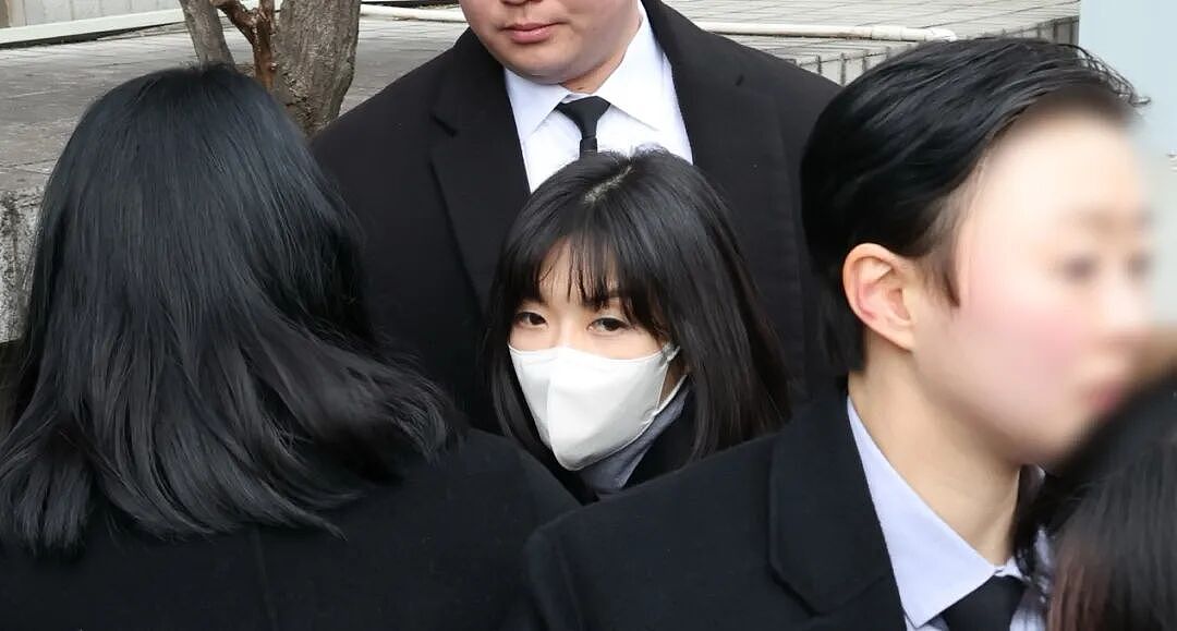 韩顶级财阀狗血内斗!养子接班疑抢会长遗孀数十亿遗产,妻女3人怒撕:他伙同生父骗我们!(组图) - 26