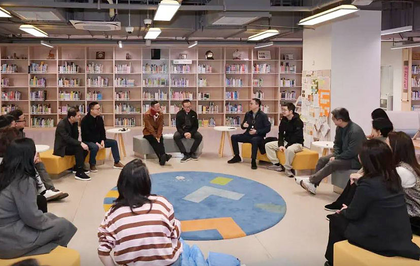 马云现身杭州云谷学校！阿里和蚂蚁核心管理层罕见聚齐交流AI（组图） - 2