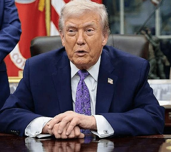 特朗普支持率降至39%！美国会将就限制总统战争权力议案举行投票，鲁比奥解释动武原因，全美多地爆发反战抗议（组图） - 3