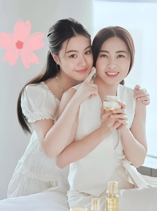 还记得娱记甘比吗?如今是香港女首富,上时尚杂志封面堪比女明星(组图) - 14