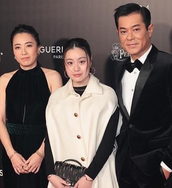 还记得娱记甘比吗?如今是香港女首富,上时尚杂志封面堪比女明星(组图) - 11