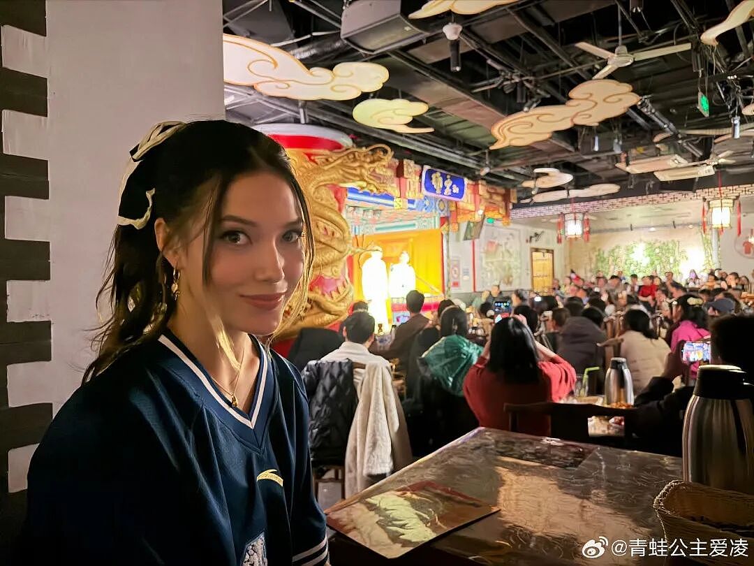 谷爱凌更新社媒只发俩字：北京！听相声、吃美食…沉浸式感受北京烟火气（组图） - 5