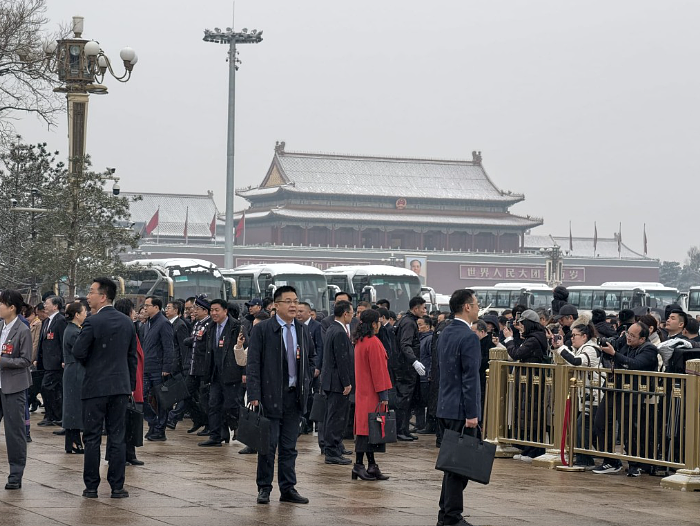 中国两会:GDP增速目标4.5%,拟发1.3万亿特别国债(组图) - 5