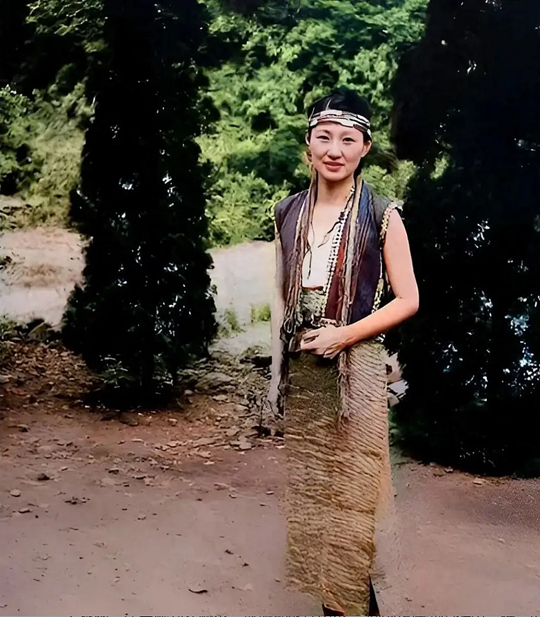 这才是赵四小姐幽禁时真容,非演员扮演,34岁赤脚穿民服惊艳时光(图) - 1