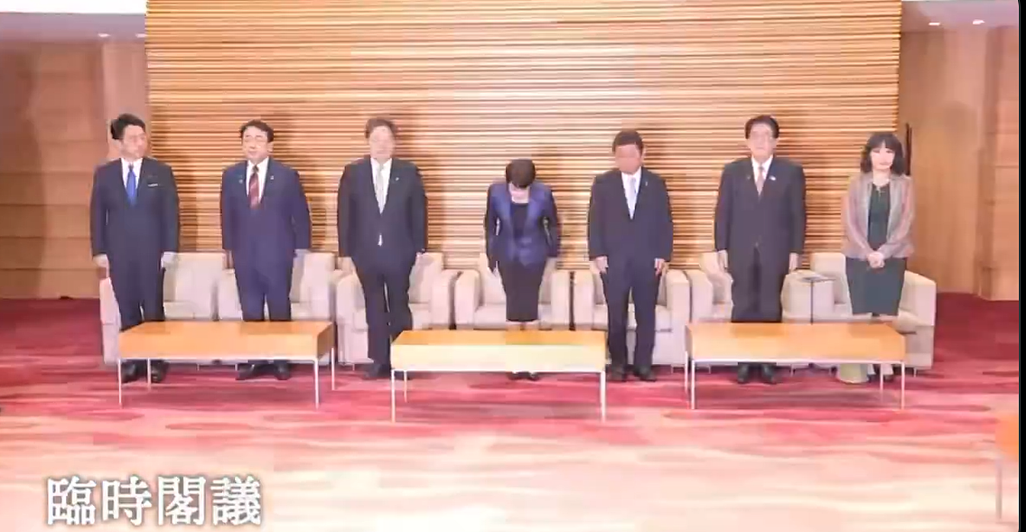 高市首相和小泉进次郎在国会的一段视频爆火日网!日本网友竟疯狂嗑起了他俩的CP(组图) - 32