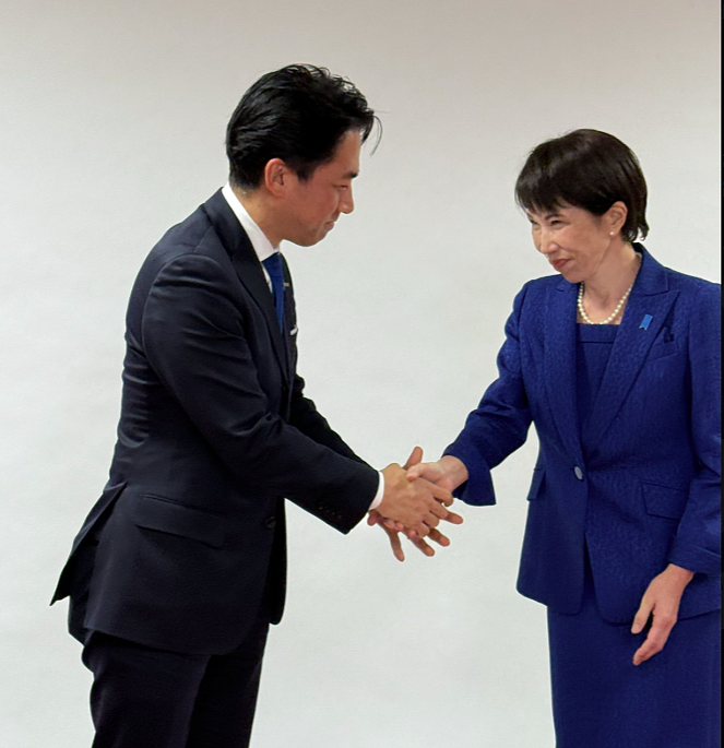 高市首相和小泉进次郎在国会的一段视频爆火日网!日本网友竟疯狂嗑起了他俩的CP(组图) - 36