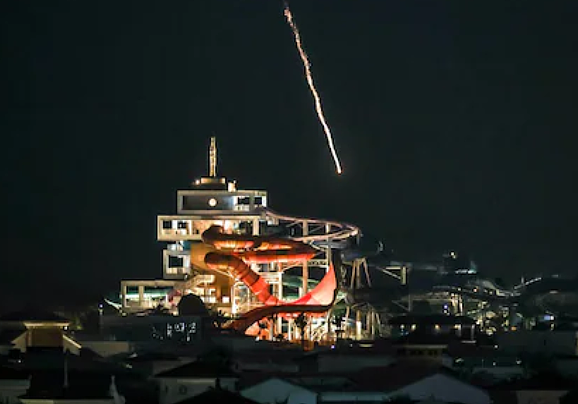 AI宕机！机房爆炸！当美伊冲突点燃中东，一场看不见的危机正在上演...（组图） - 11