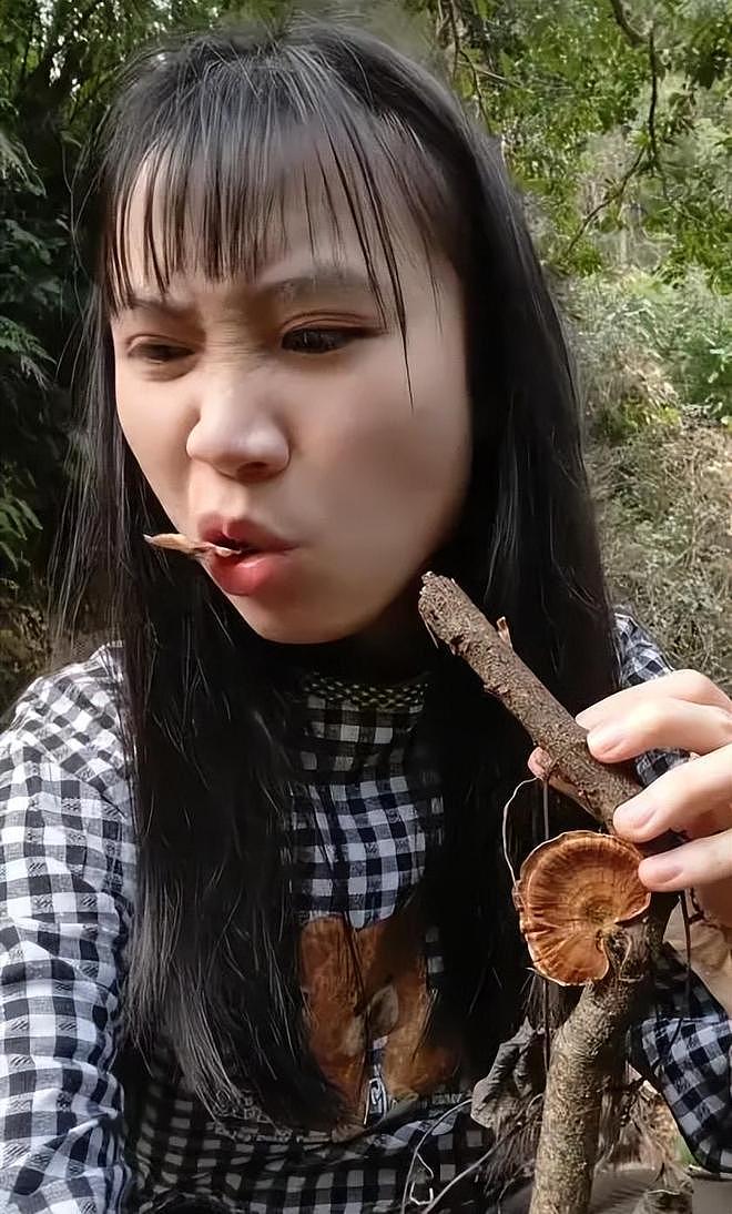 湖南女生进山寻找草药视频走红!本人回应:是药三分毒,切勿模仿(组图) - 2