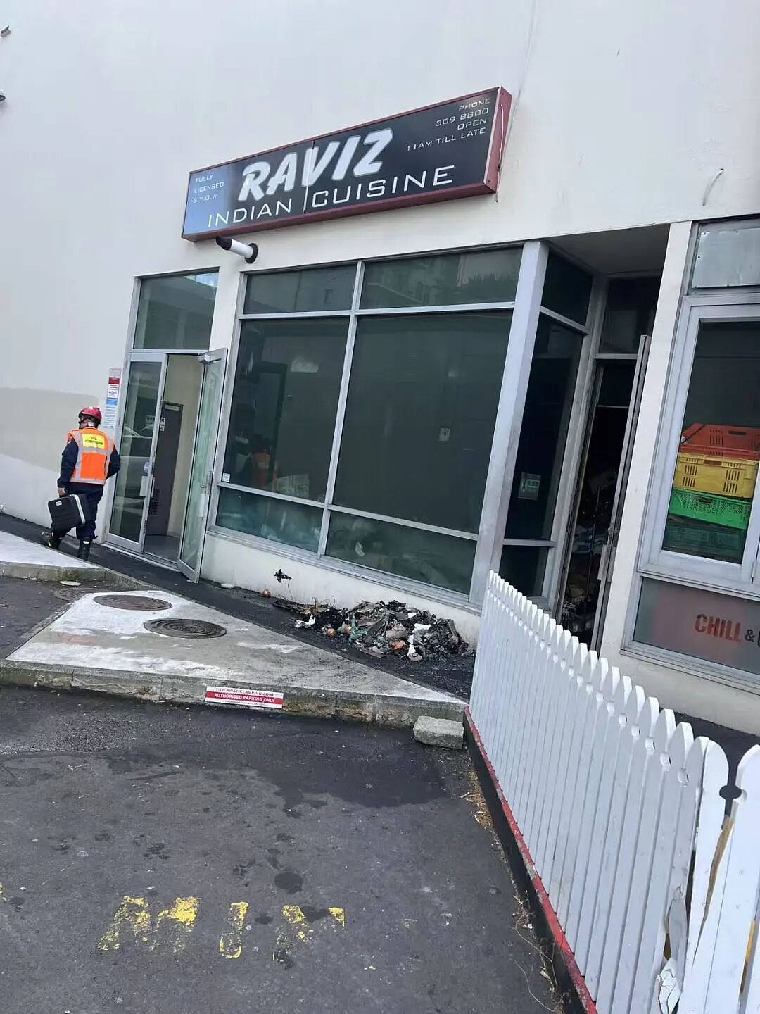 奥克兰市中心火灾：华人熟知便利店被波及！新西兰或取消汽车排放标准，澳洲不要的车恐涌入（组图） - 2