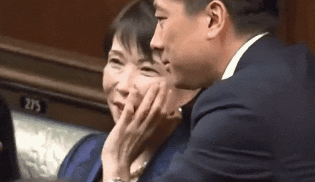 高市首相和小泉进次郎在国会的一段视频爆火日网!日本网友竟疯狂嗑起了他俩的CP(组图) - 20