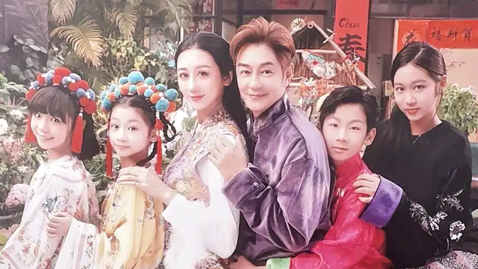 陈浩民夫妇滞留阿联酋，蒋丽莎晒轰炸警报，直言和平最珍贵（组图） - 2