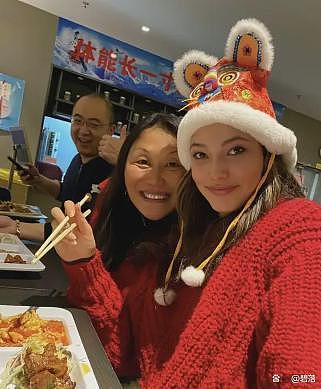 谷爱凌低调现身德云社，与母亲一同听相声，郭德纲表态太圈粉（组图） - 3