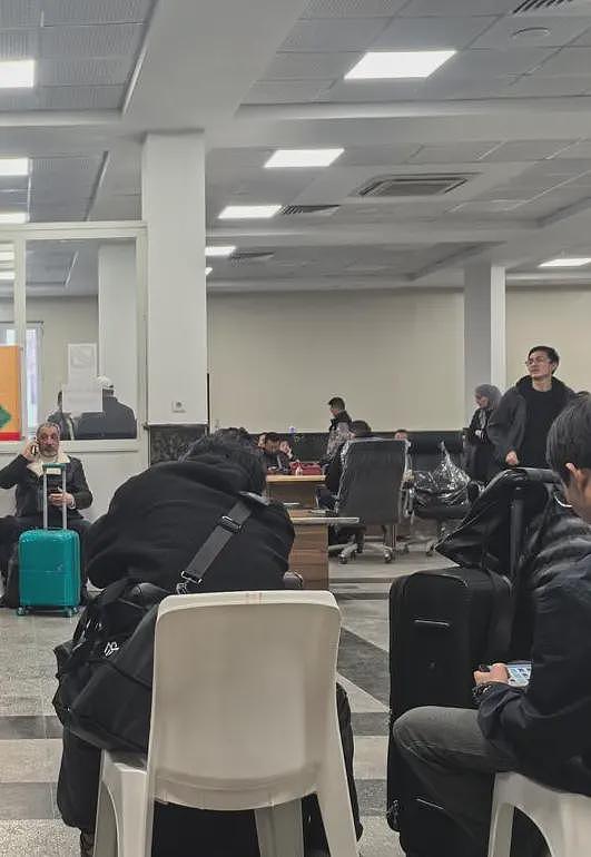 伊朗撤离同胞抵京:进入邻国第一眼就看到中国国旗(组图) - 4