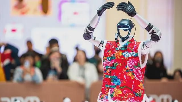 中国两会政府工作报告看点:军费增幅下降、GDP目标下调、对台措辞升级与缺席高官(组图) - 4
