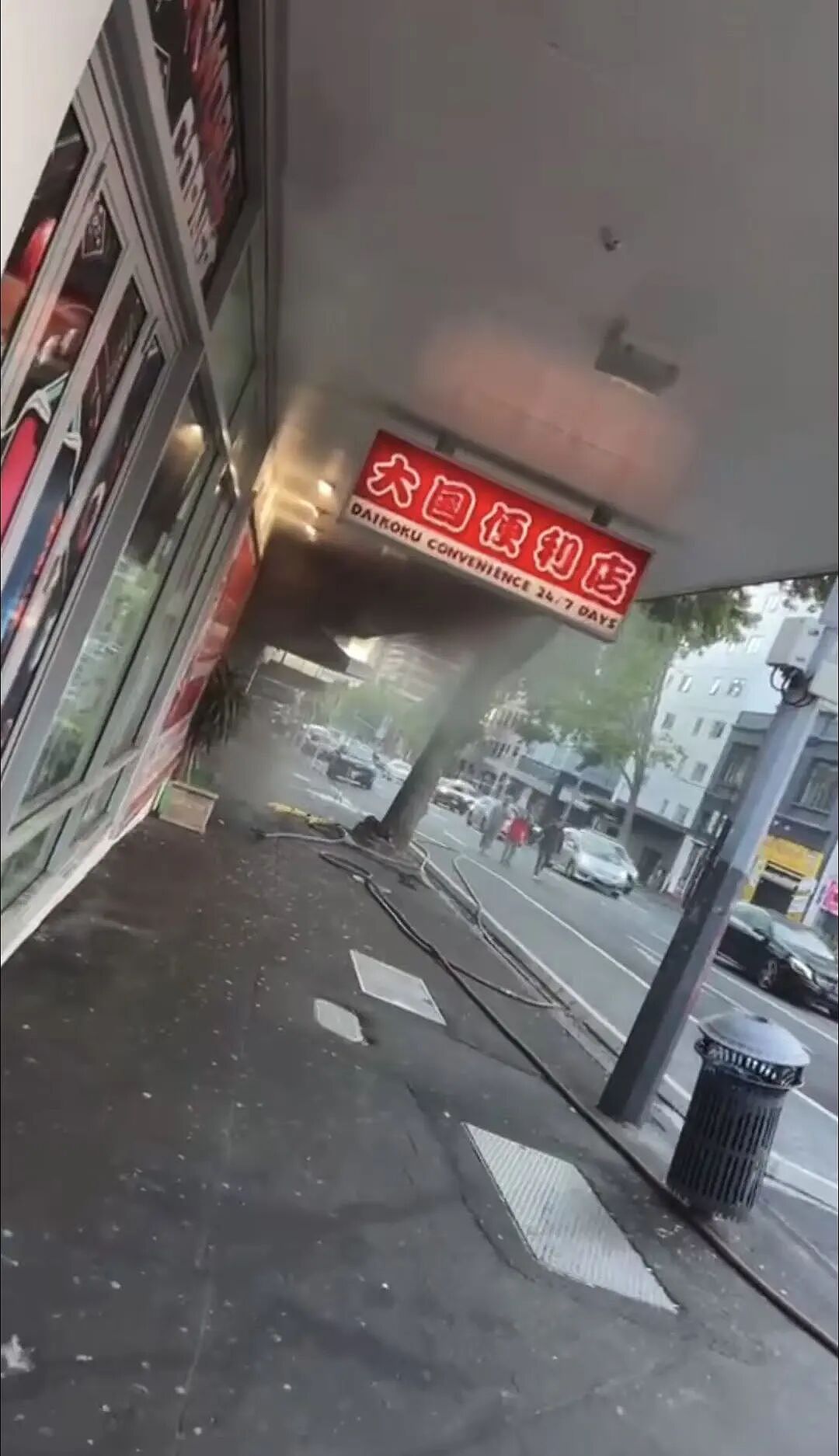 奥克兰市中心火灾：华人熟知便利店被波及！新西兰或取消汽车排放标准，澳洲不要的车恐涌入（组图） - 1