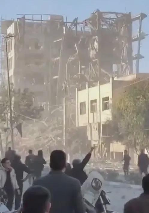 升级!美国潜艇击沉伊朗军舰, 至少80人死亡,伊朗放话“彻底摧毁”,加拿大被卷入(视频/组图) - 10
