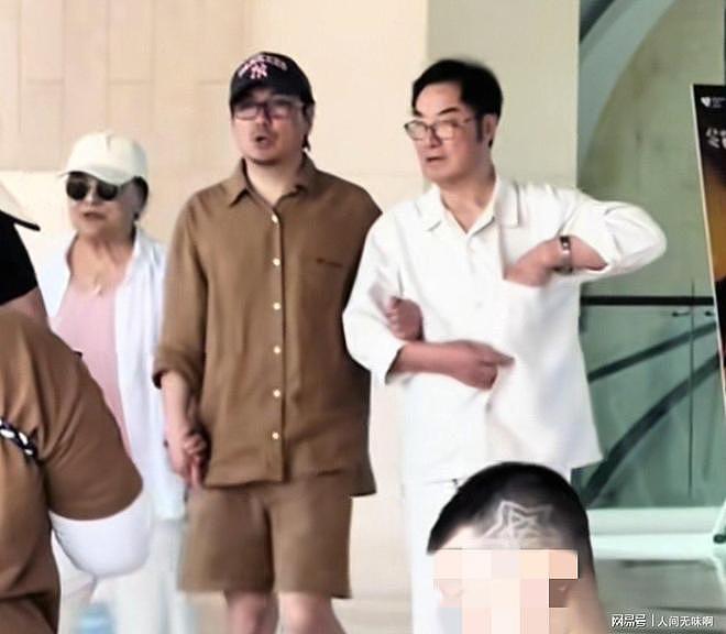 沈腾携姐出行，母亲白发比父亲硬朗，三亚购房养老父母（组图） - 2