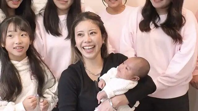 日本女子38岁当上外婆！17岁未婚先孕，5年生4娃，为养孩子一天打4份工…（组图） - 1
