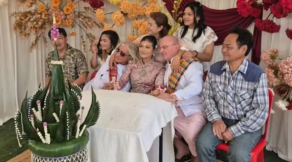 不是剧本！37岁辣妈带3娃大婚，同一天嫁两个男人，彩礼200万，父母全力支持（组图） - 3