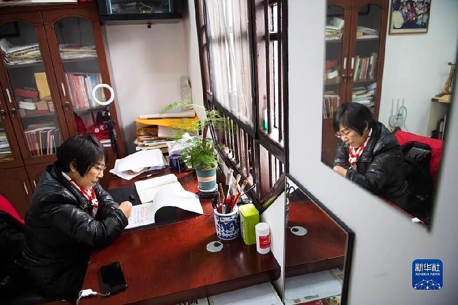【情感】被这个“无手妈妈”圈粉了!女儿外孙接力“学雷锋”,这才是最牛的家风传承(组图) - 7