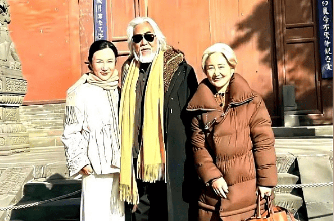 张纪中带妻子一家人游玩，丈母娘首次曝光！合照引网友热议（组图） - 2