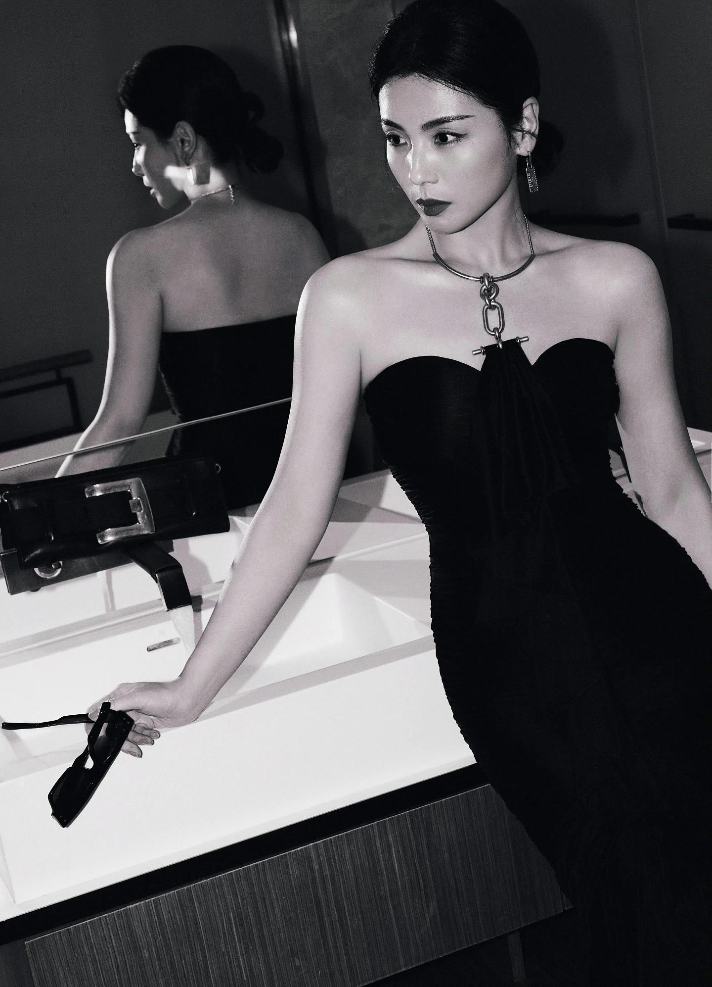 【美女】来看看刘涛性感抹胸写真（组图） - 7