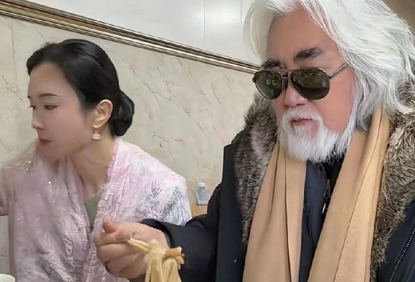 张纪中带妻子一家人游玩，丈母娘首次曝光！合照引网友热议（组图） - 1